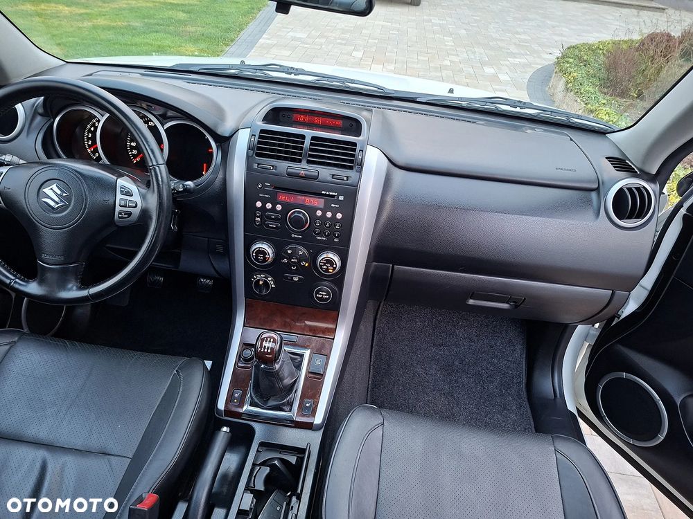 Suzuki Grand Vitara 2.0 De luxe - 18