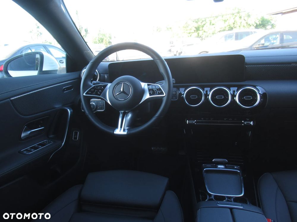 Mercedes-Benz CLA 180 mHEV 7G-DCT - 14