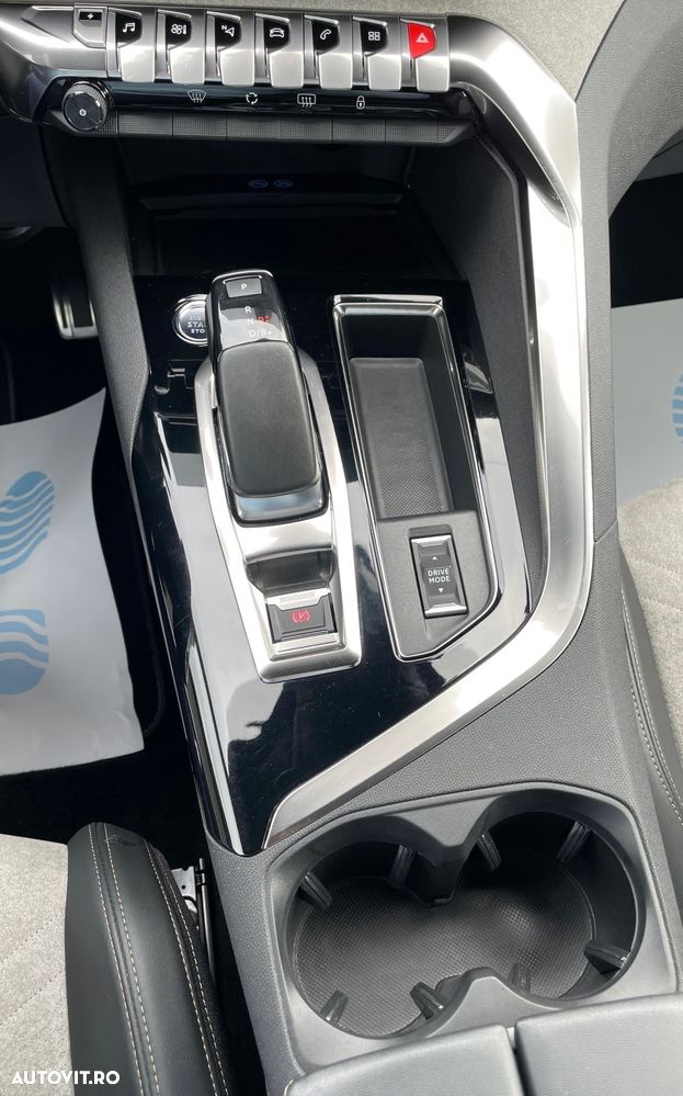 Peugeot 3008 Hybrid 225 e-EAT8 GT Pack - 30