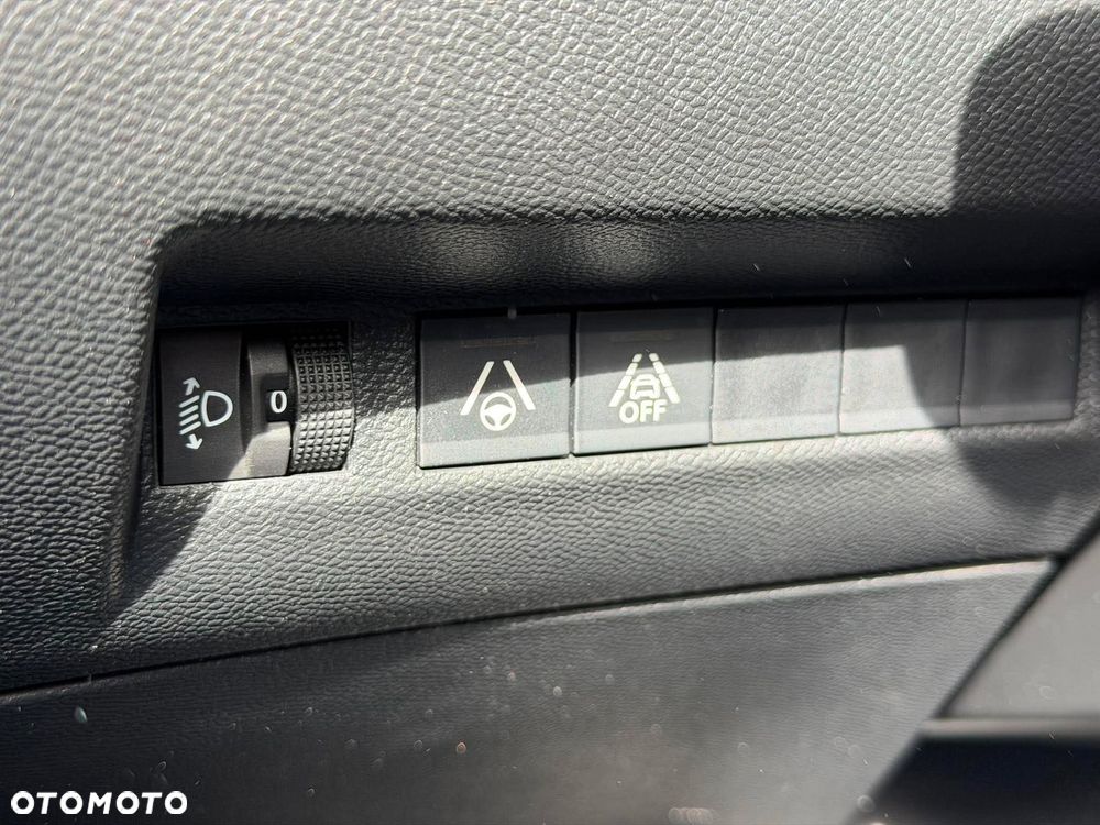 Peugeot 2008 PureTech 130 EAT8 Allure - 20