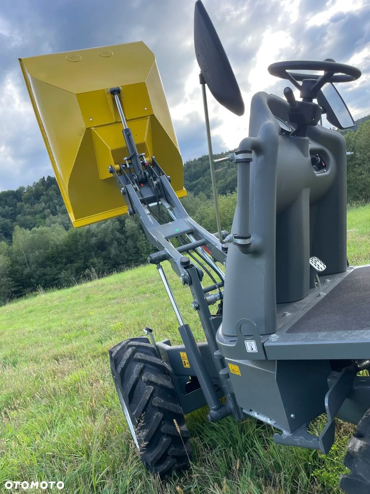 Wacker Neuson D01 1001 Nowe Wozidło Budowlane Rolnicze 4x4. Ładowność 1 tona. Wysokie podnoszenie+KIPER Wysoki! Maszyna sprowadzona z Norwegii. Jest to nowa maszyna przebieg 4.4 mtg.  Kupione w Norweskim salonie z Ekspozycji sklepowej! Stało tylko na pokaz! Silnik Yanmar 3cyl. Potężna moc a maszyna bardzo mała i zwinna. Szybka wolna jazda. Oświetlenie rozbudowane. Wielka Okazja! Jazda Rewers. Hydrostatic! Wielka Okazja - 25