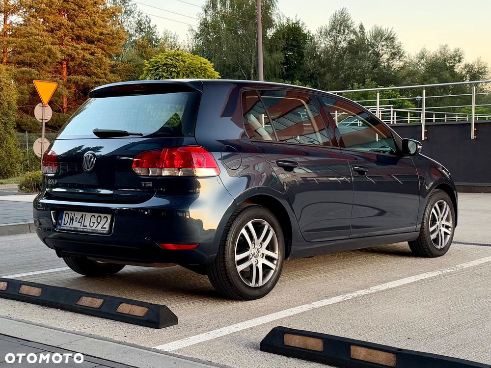 Volkswagen Golf - 6