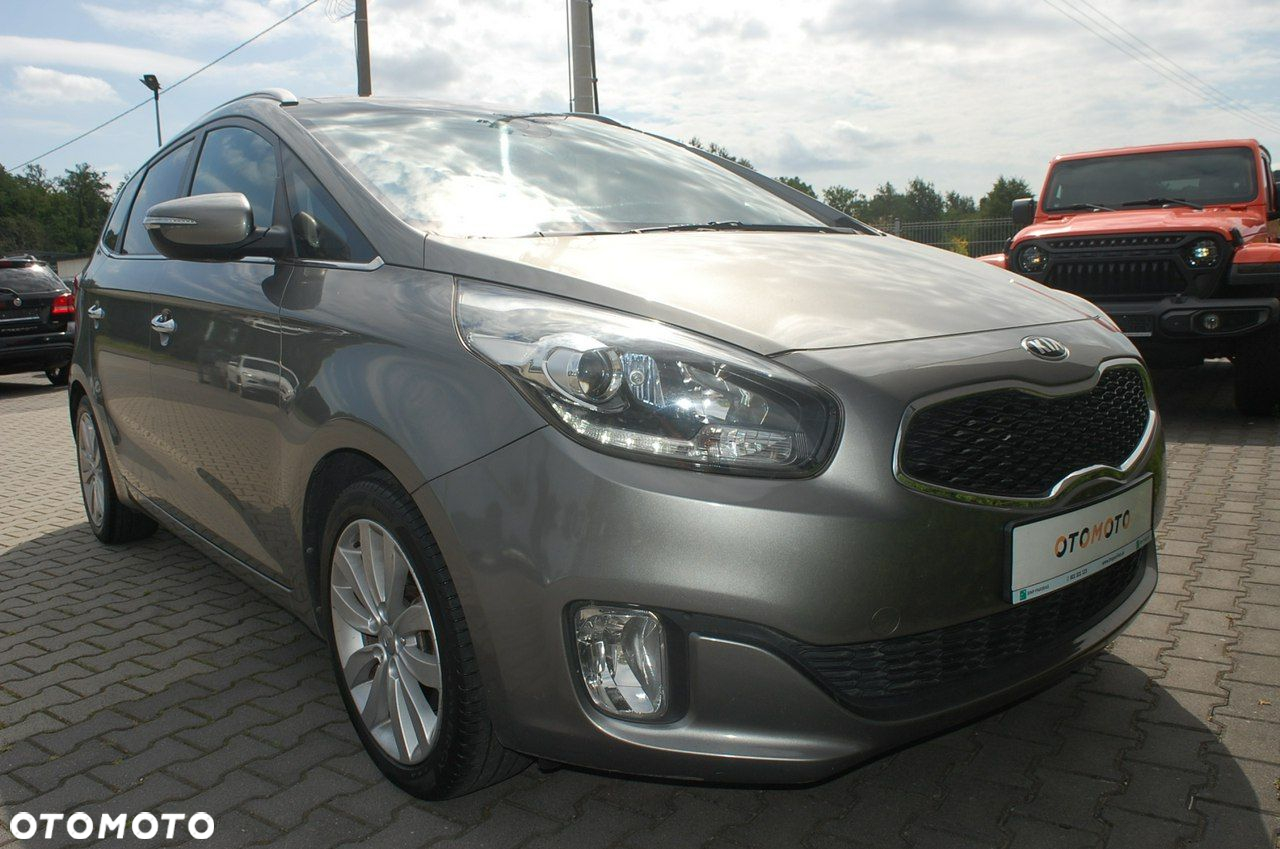Kia Carens - 22