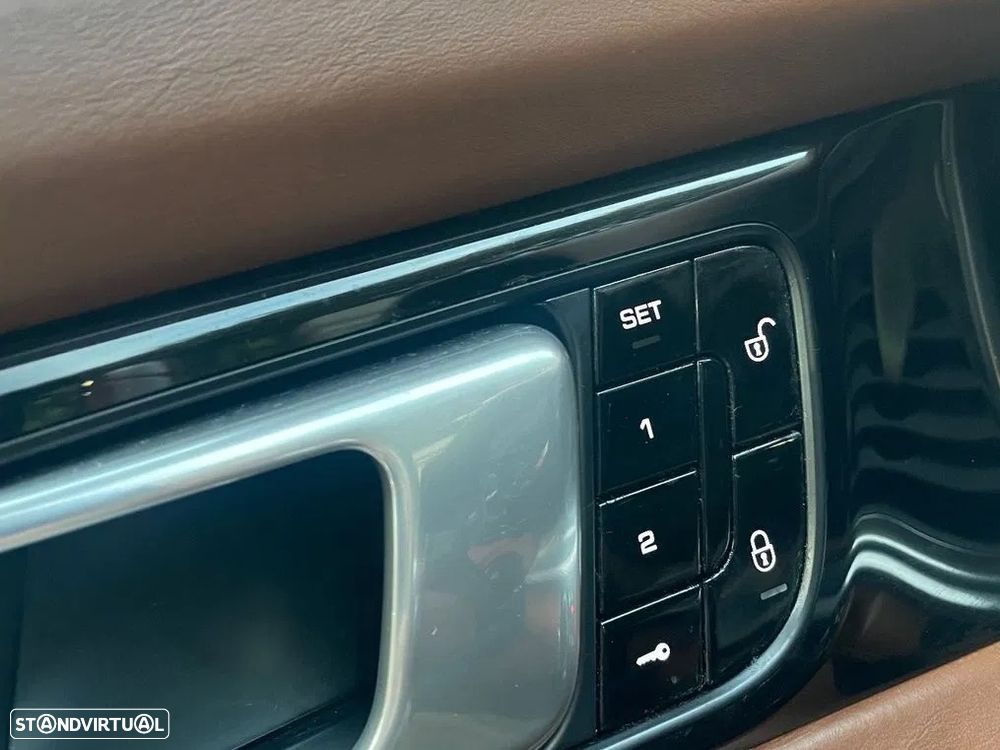 Porsche Panamera Sport Turismo 4 E-Hybrid 10 Years Edition - 25