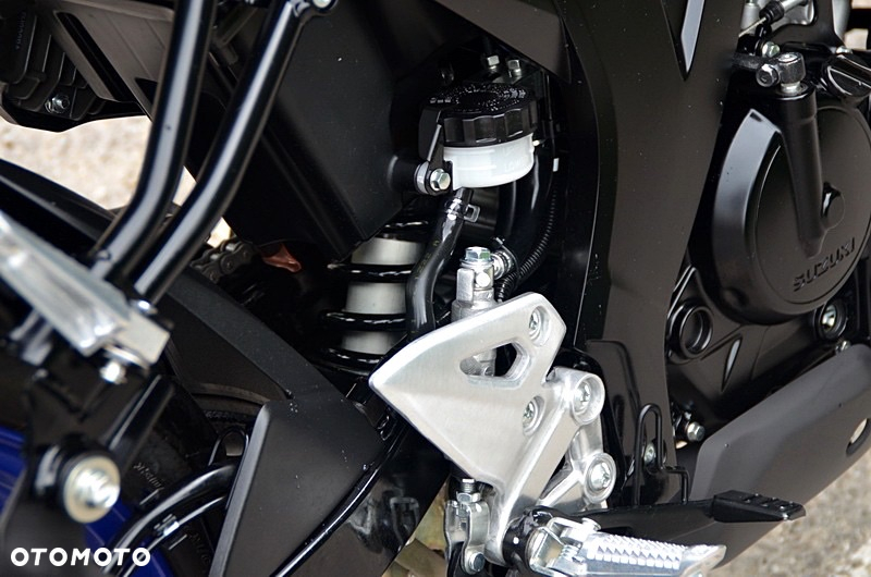 Suzuki GSX - 12