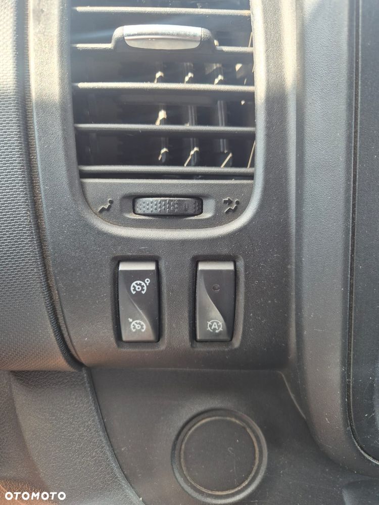 Renault Trafic - 11