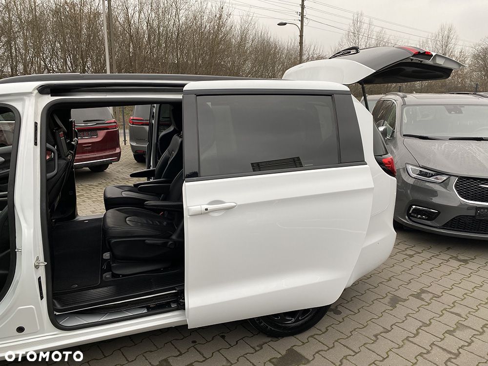 Chrysler Pacifica - 14