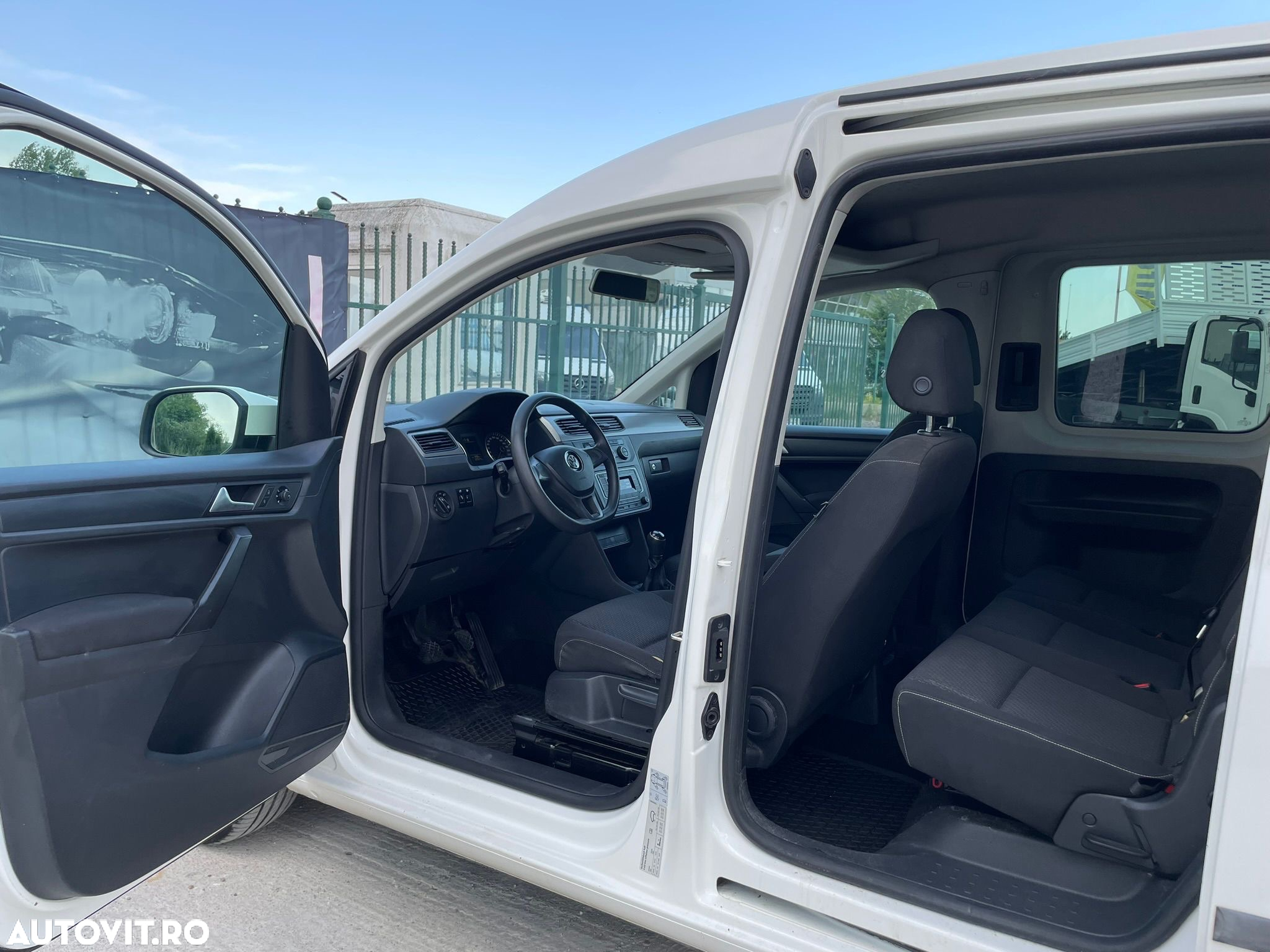 Volkswagen Caddy - 30