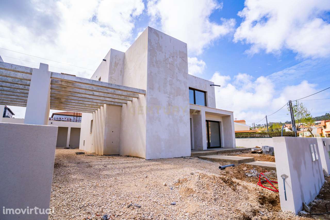 Moradia T3 com Piscina e Jardim em Salir do Porto - Grande imagem: 4/48