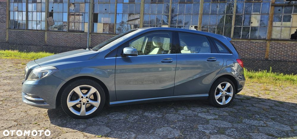 Mercedes-Benz Klasa B 180 BlueEFFICIENCY Edition Style - 8
