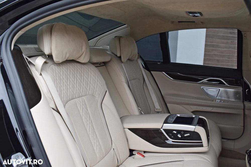 BMW Seria 7 745e - 20