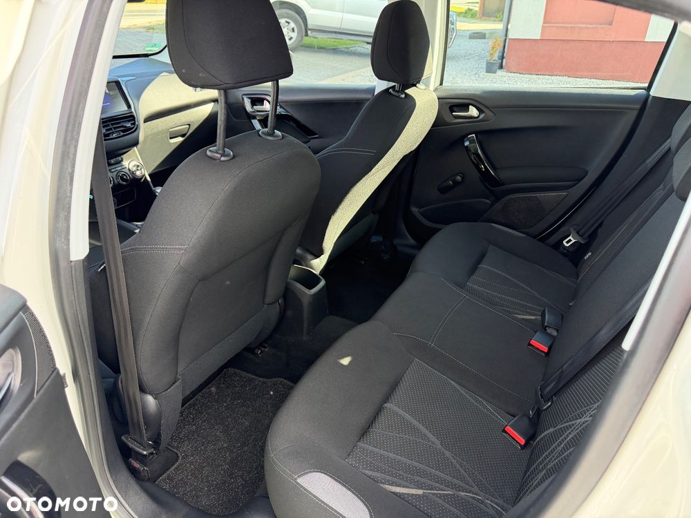 Peugeot 208 - 19
