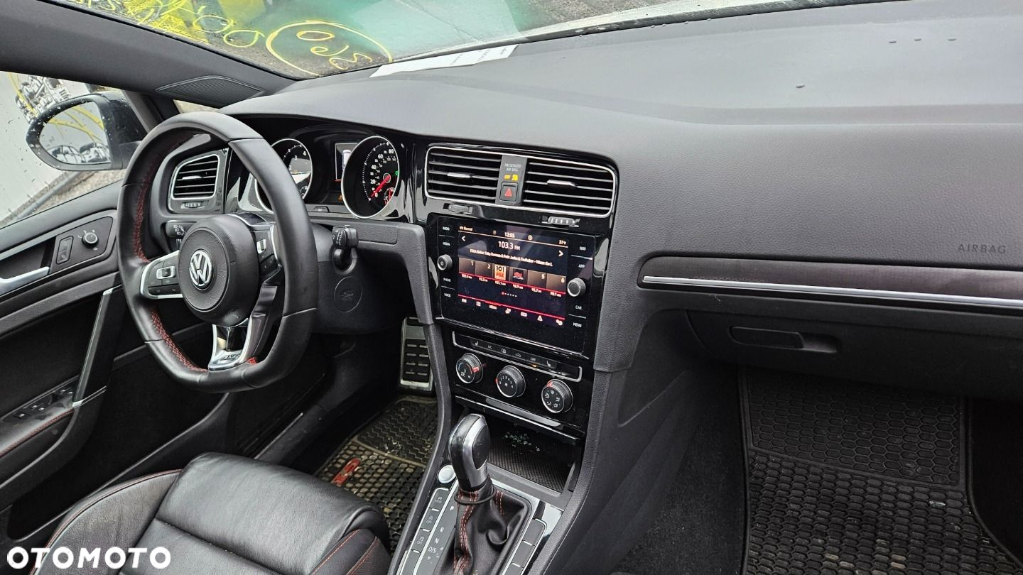 Volkswagen Golf - 10