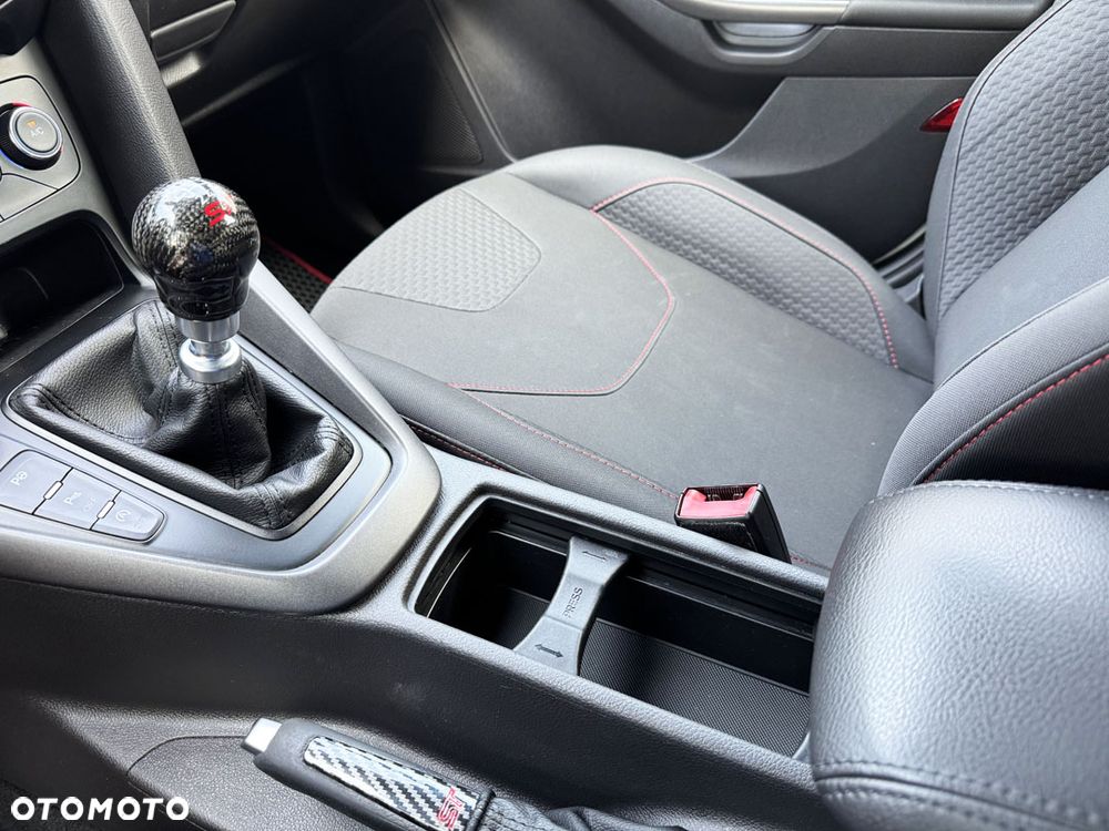 Ford Focus 1.0 EcoBoost Start-Stopp-System ST-LINE - 29