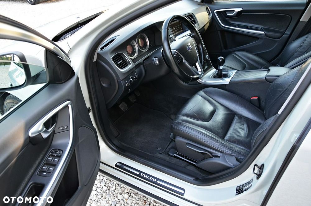 Volvo V60 D3 Summum - 28