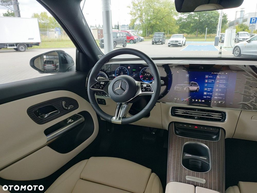 Mercedes-Benz GLB - 13