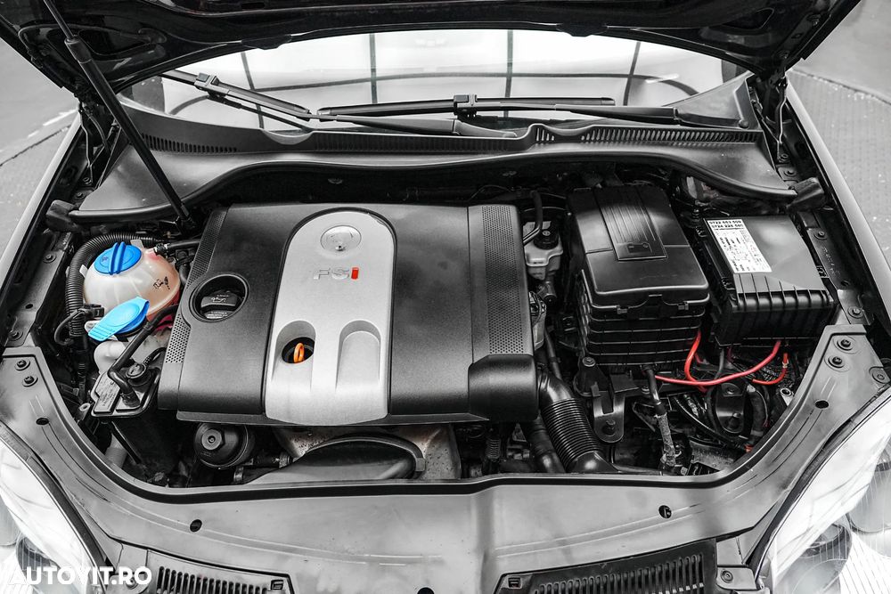 Volkswagen Golf 1.6 FSI Individual - 16