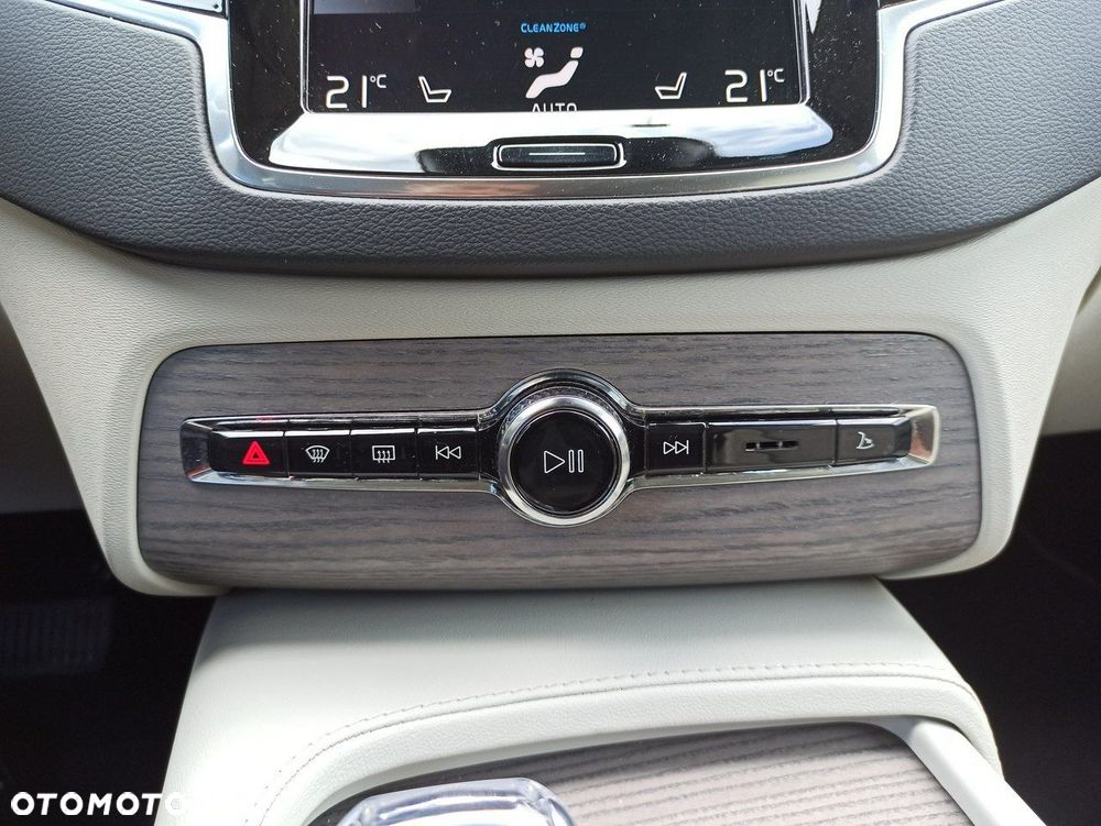 Volvo XC 90 - 23