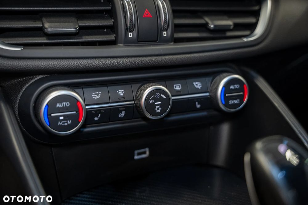 Alfa Romeo Giulia 2.9 Bi Turbo V6 Quadrifoglio - 23