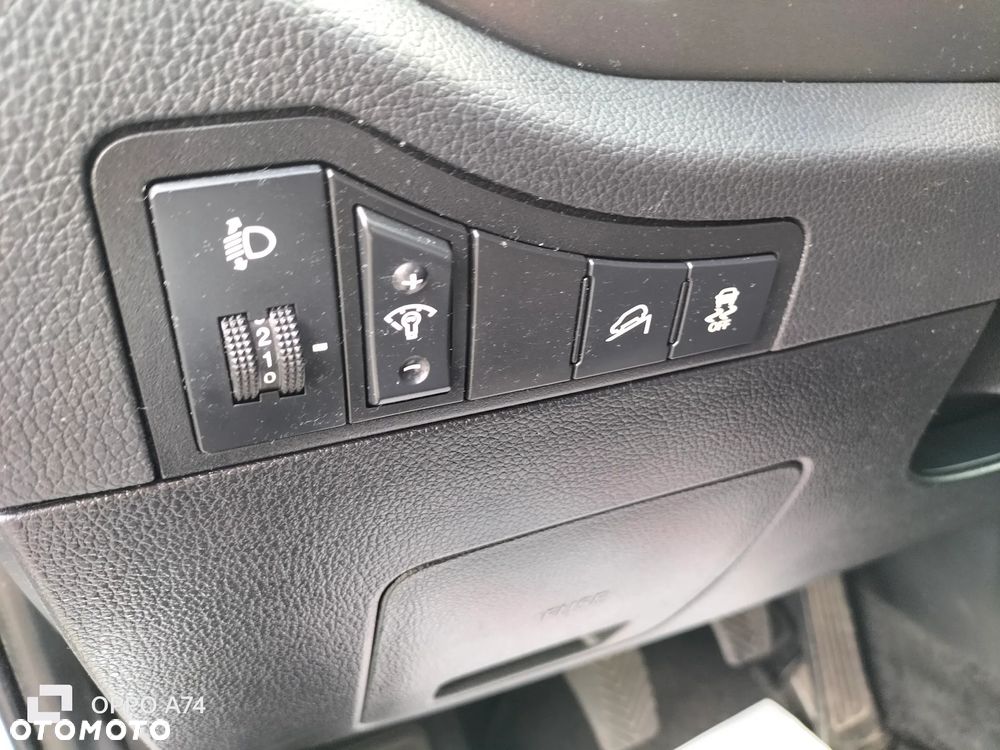 Kia Sportage 2.0 CVVT 2WD Attract - 12