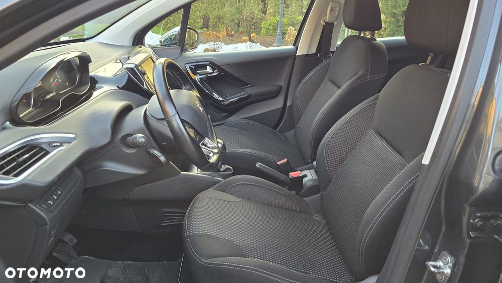 Peugeot 208 1.2 PureTech GPF Signature S&S - 19