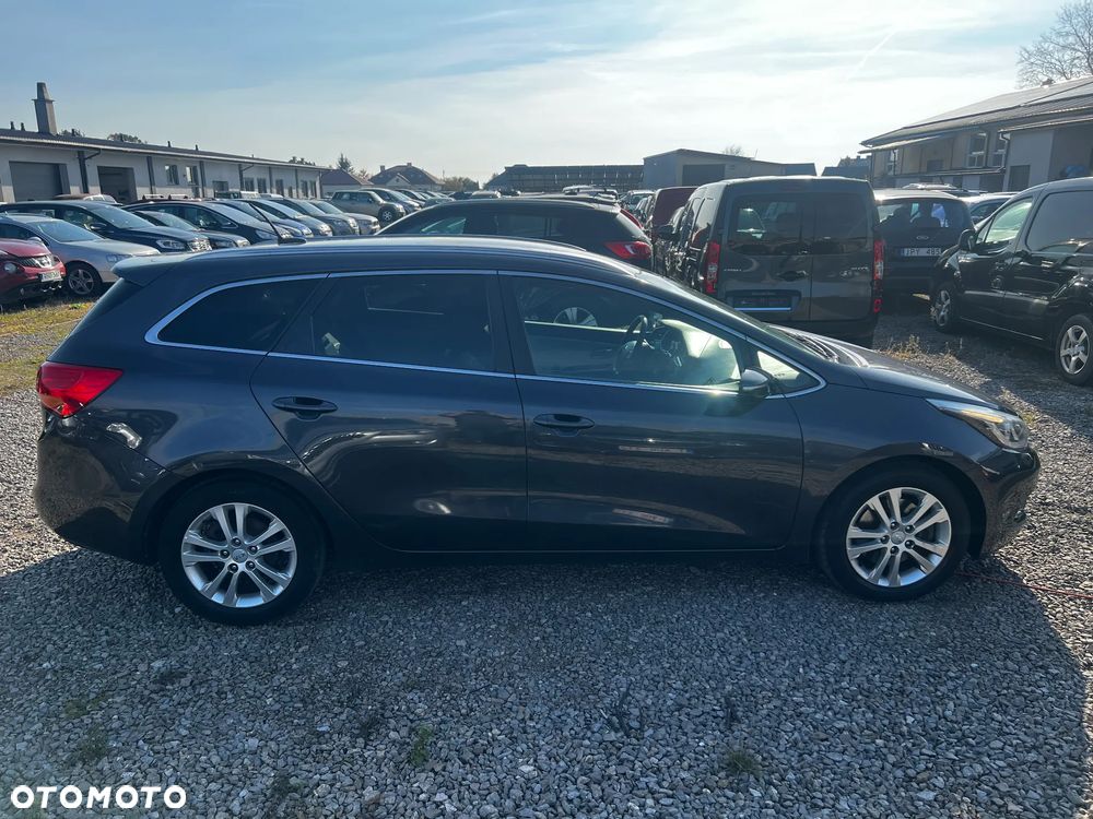 Kia Ceed - 11