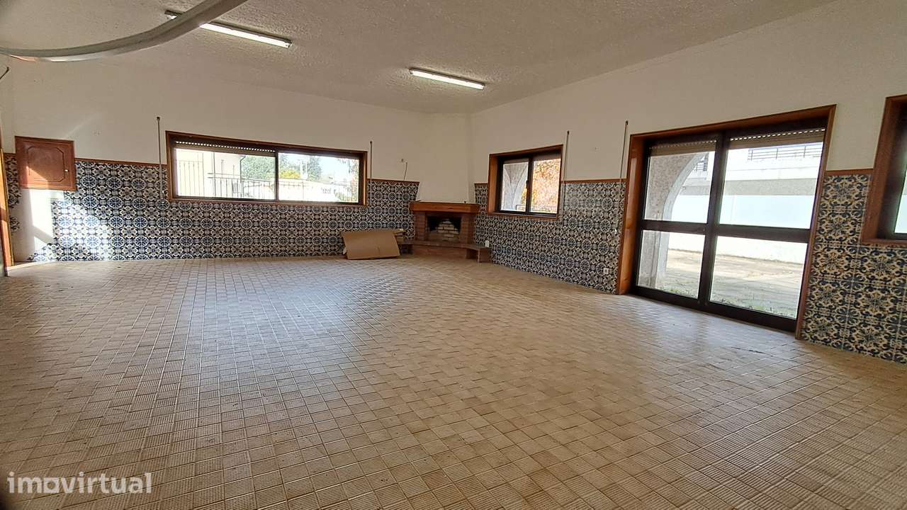 Oportunidade no Centro dos Carvalhos! (transformar em habitação) - Grande imagem: 3/10