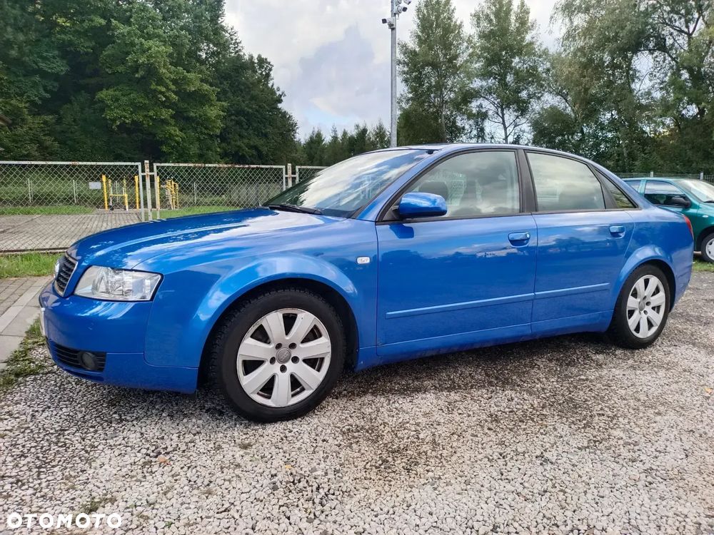 Audi A4 Limousine - 1