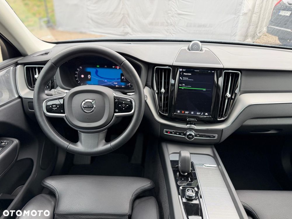 Volvo XC 60 B5 B AWD Ultimate Dark - 24