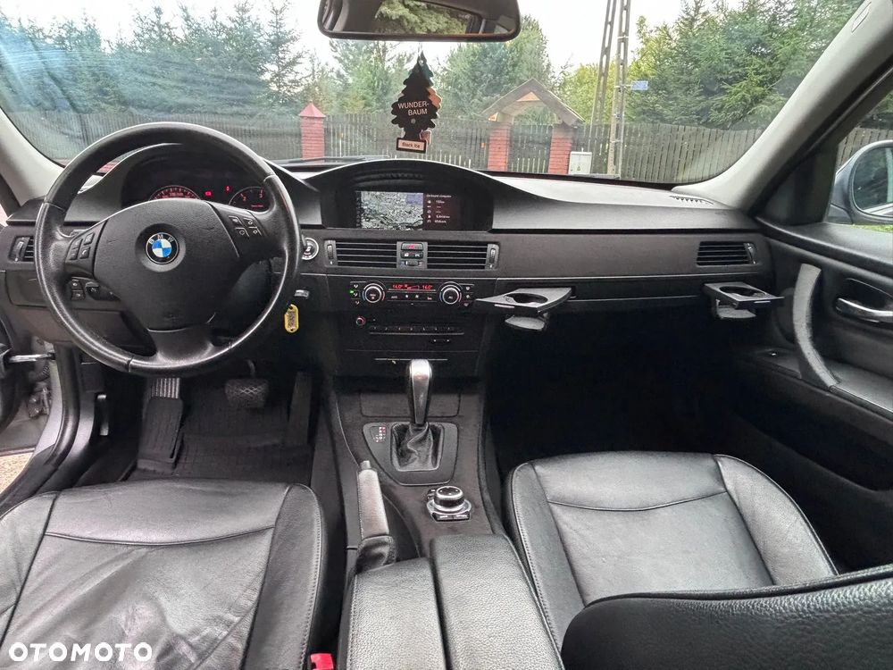 BMW Seria 3 318d DPF Touring - 20