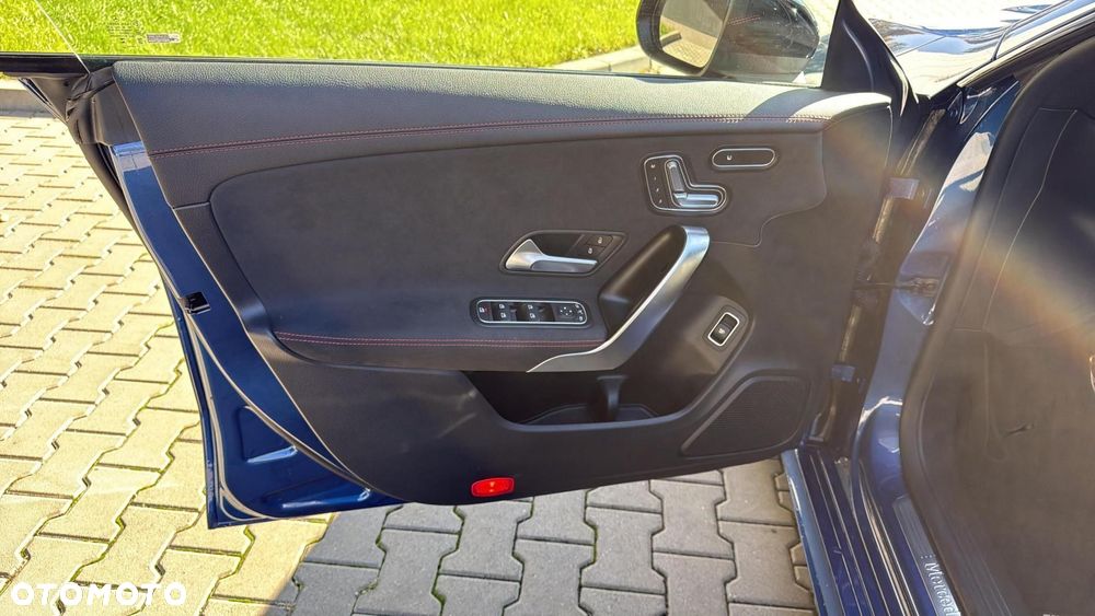 Mercedes-Benz CLA - 10