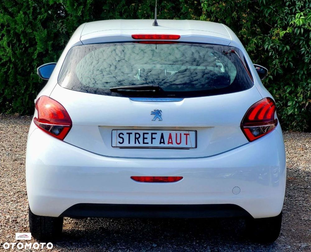 Peugeot 208 - 18