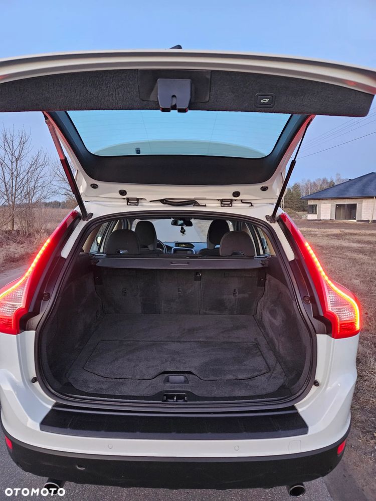 Volvo XC 60 D5 AWD Momentum - 21