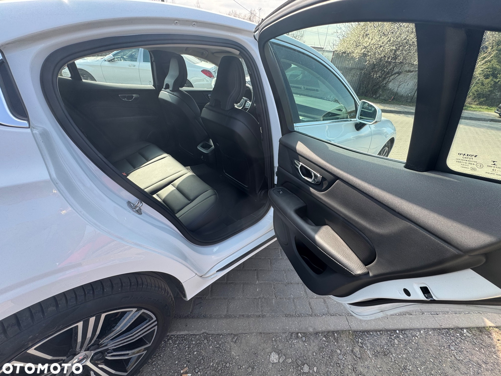 Volvo S60 T4 Drive-E Dynamic Edition (Kinetic) - 18