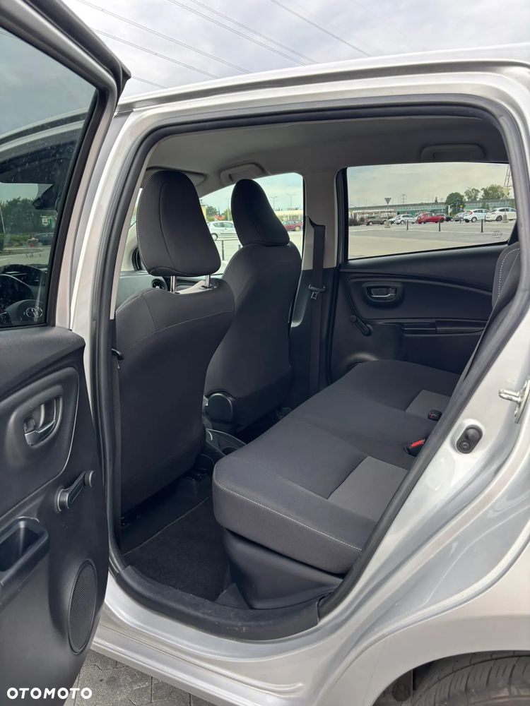 Toyota Yaris Hybrid 100 Active EU6 - 24