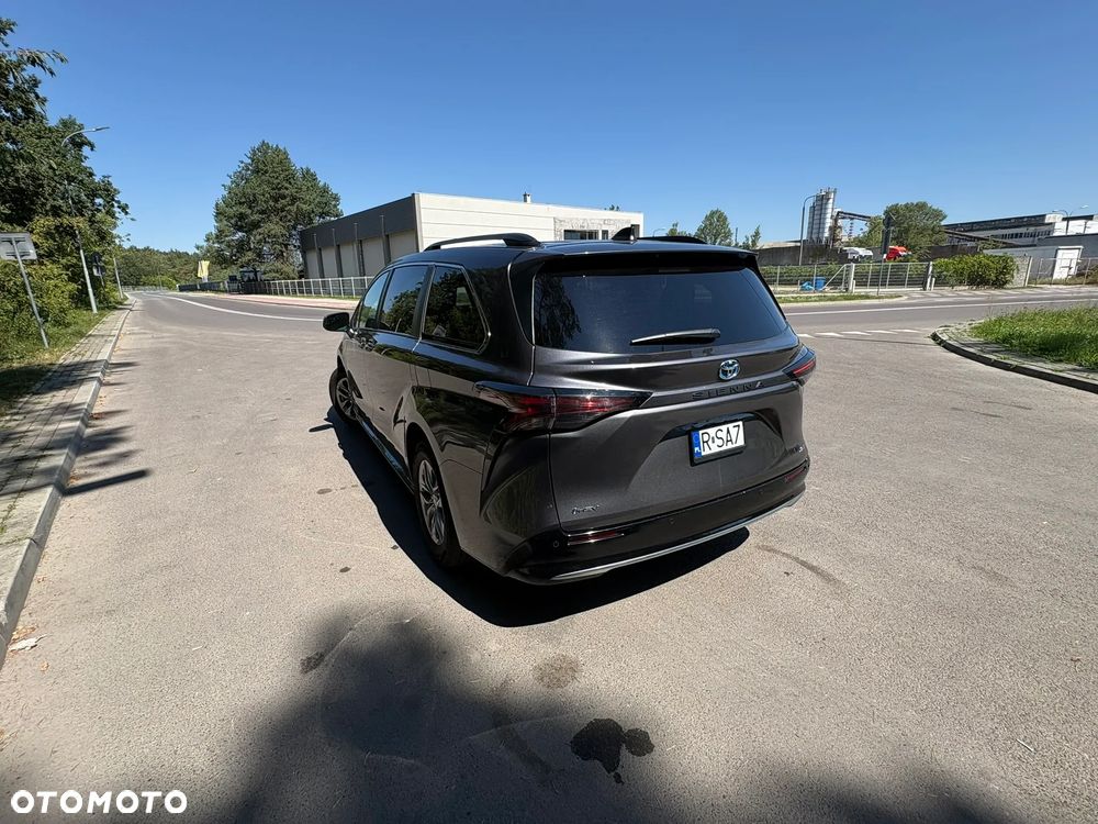 Toyota Sienna - 8