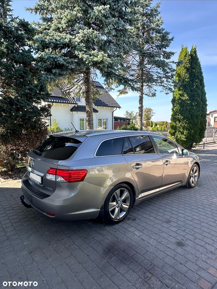 Toyota Avensis 1.8 Comfort - 6