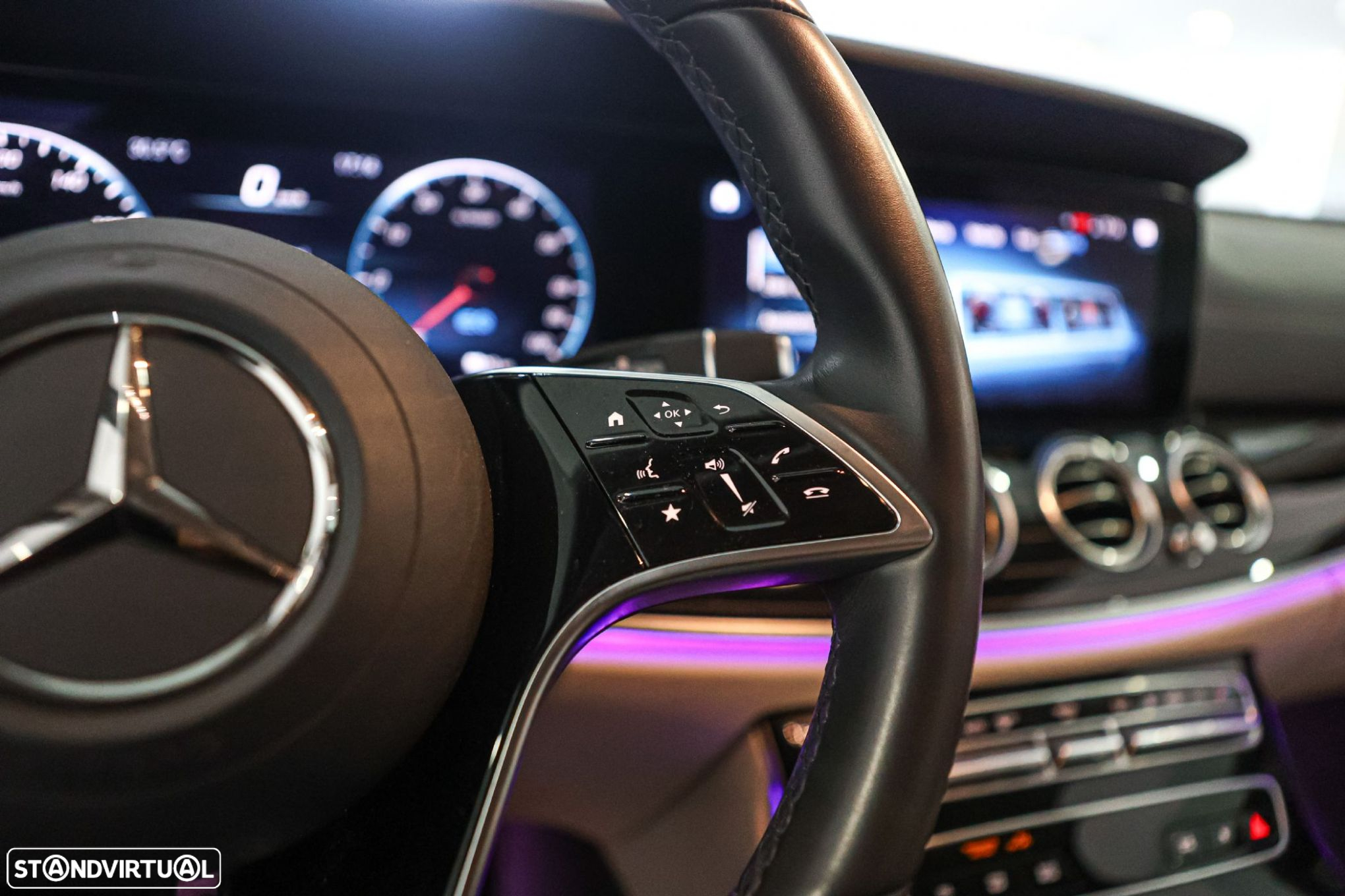 Mercedes-Benz E 300 de Exclusive Line 4Matic - 29