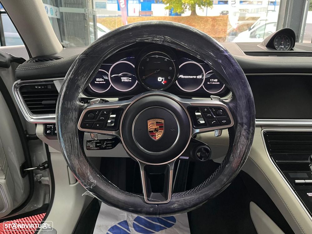 Porsche Panamera 4 S - 10