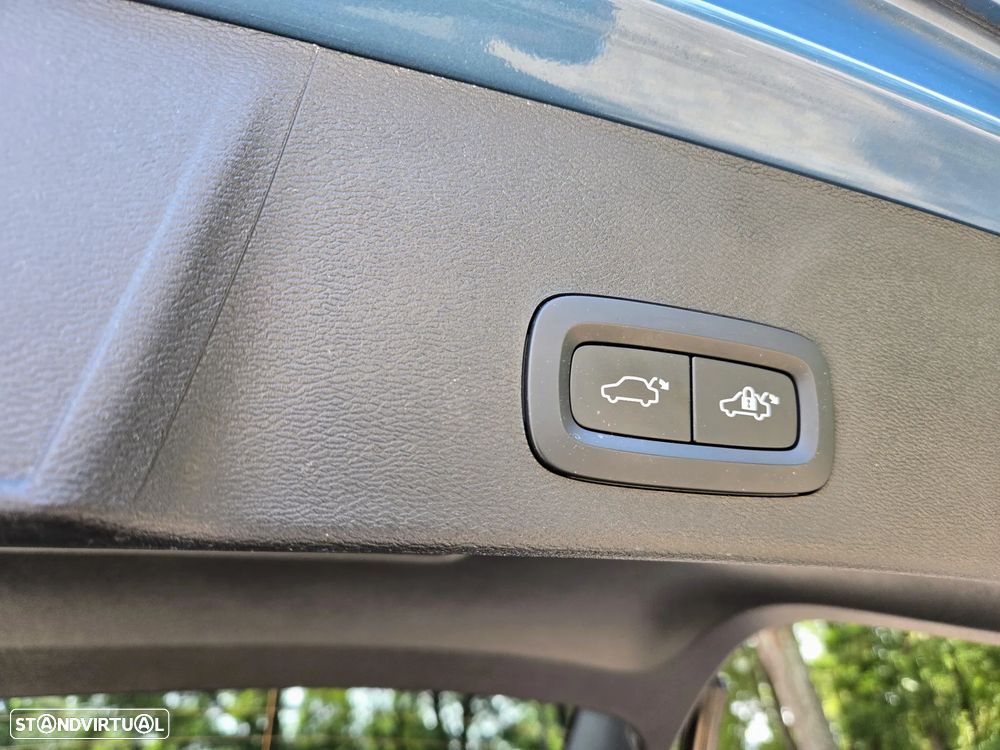 Volvo XC 40 Recharge Plus — fotografia 9