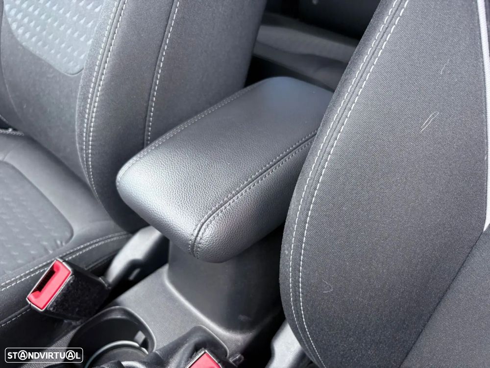 Ford Fiesta 1.0 T EcoBoost Titanium - 32