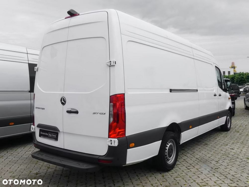 Mercedes-Benz Sprinter - 2