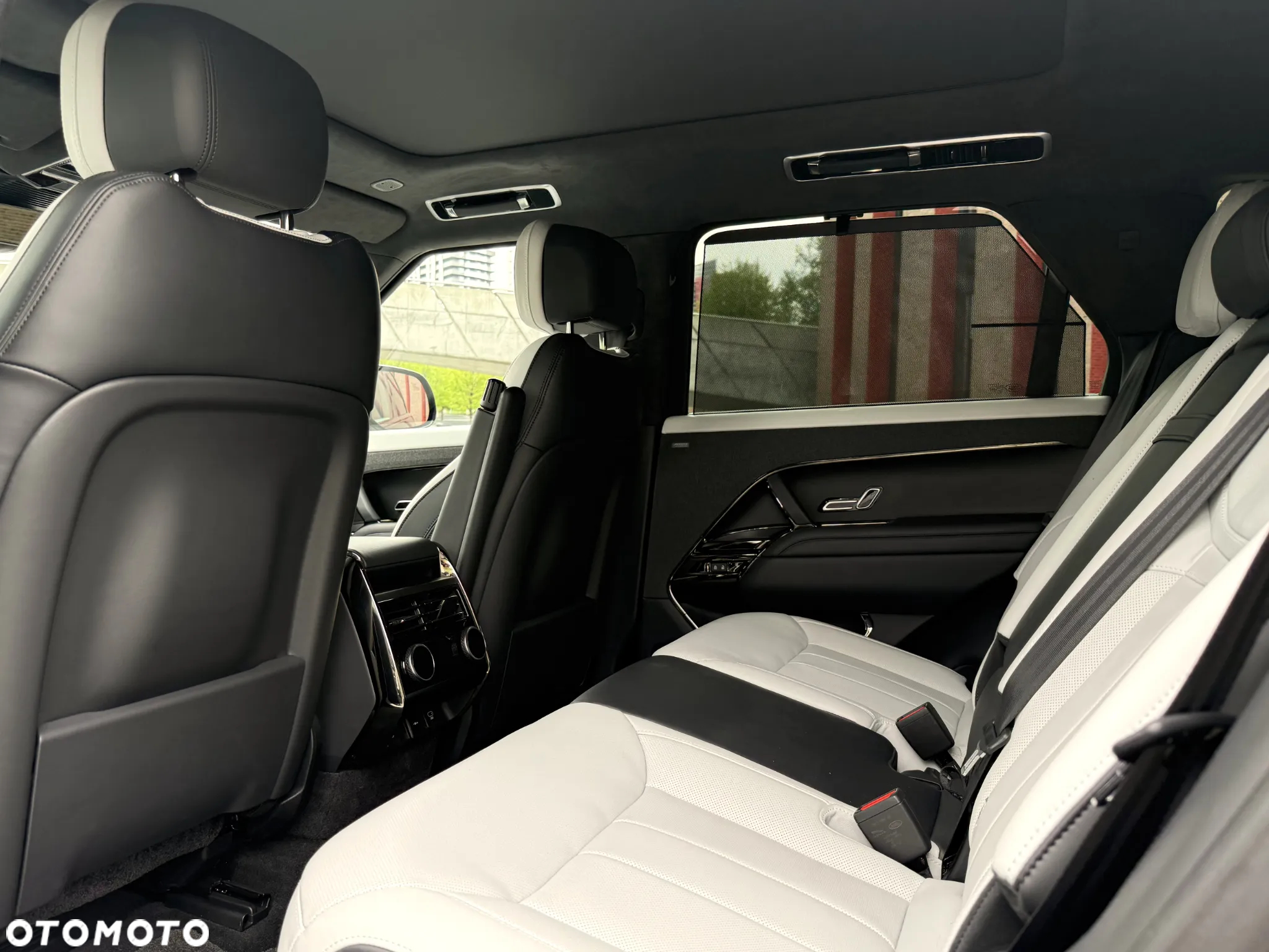 Land Rover Range Rover Sport D350 Autobiography - 8