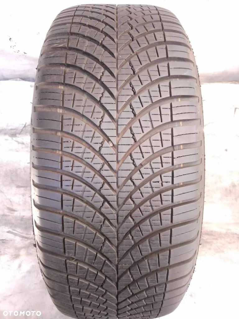 Goodyear Vector 4Seasons Gen-3 215/55 R17 94V 2024 8mm - 1