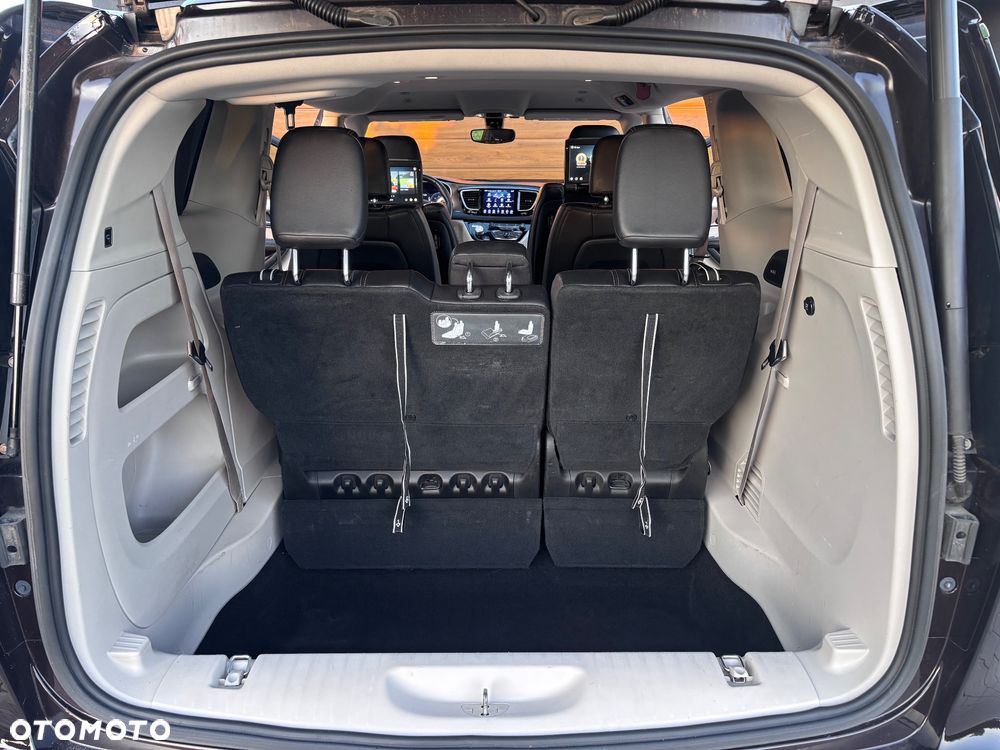 Chrysler Pacifica - 32