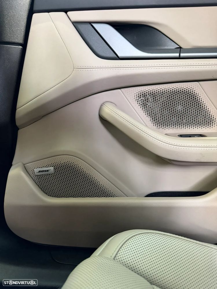 Porsche Taycan Cross Turismo 4 - 35