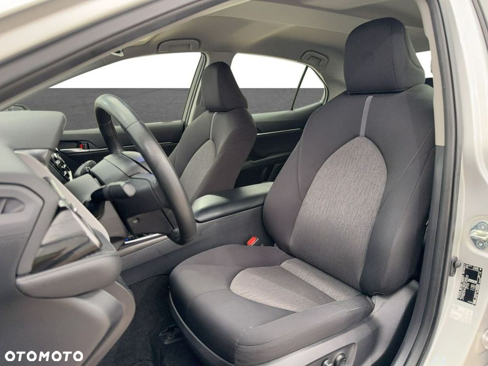 Toyota Camry - 17