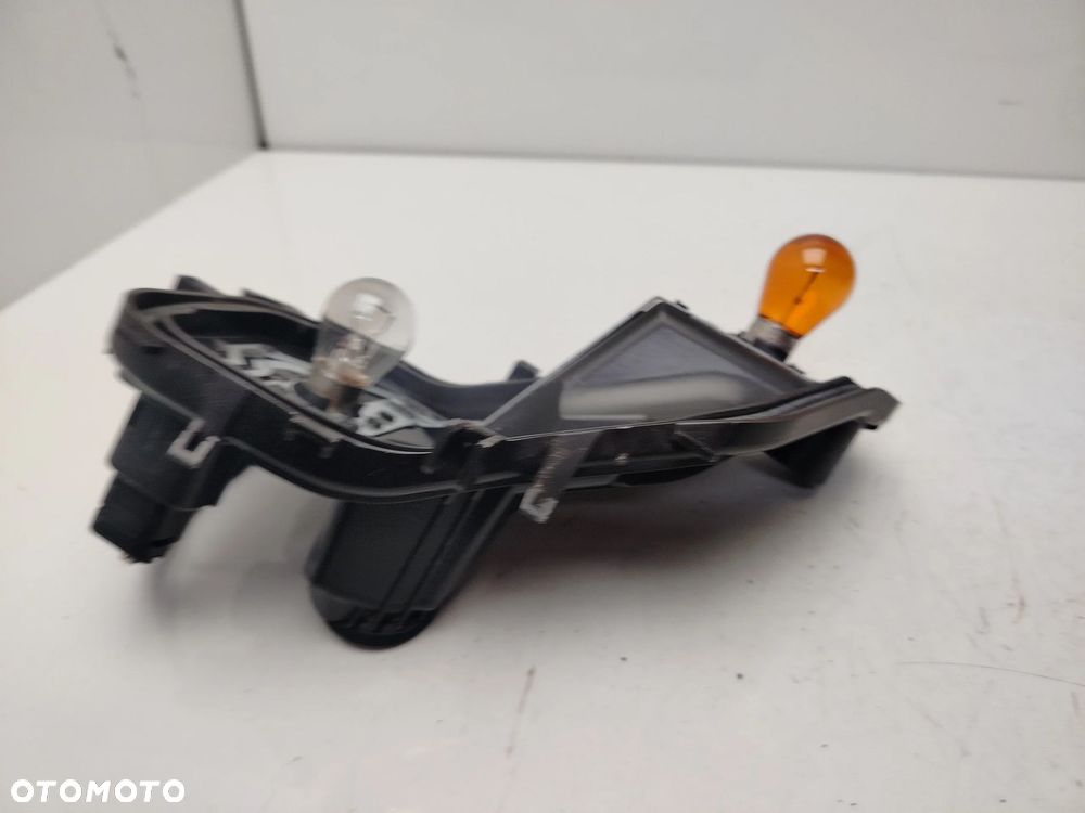 OPEL CORSA E 5D WKŁAD GNIAZDO LAMPY PRAWY TYŁ - 3