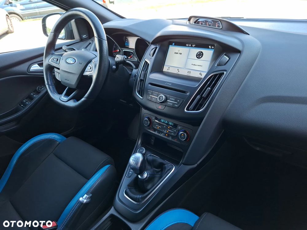 Ford Focus - 36
