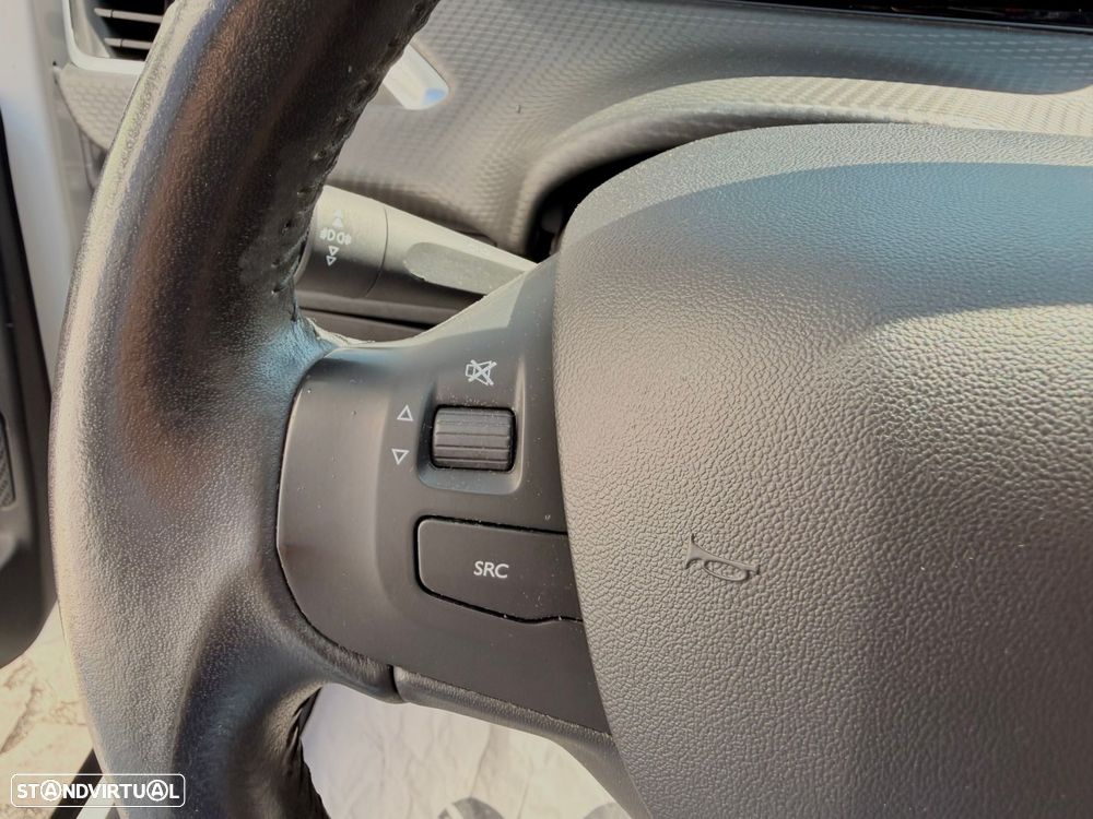 Peugeot 2008 1.2 PureTech Style - 38